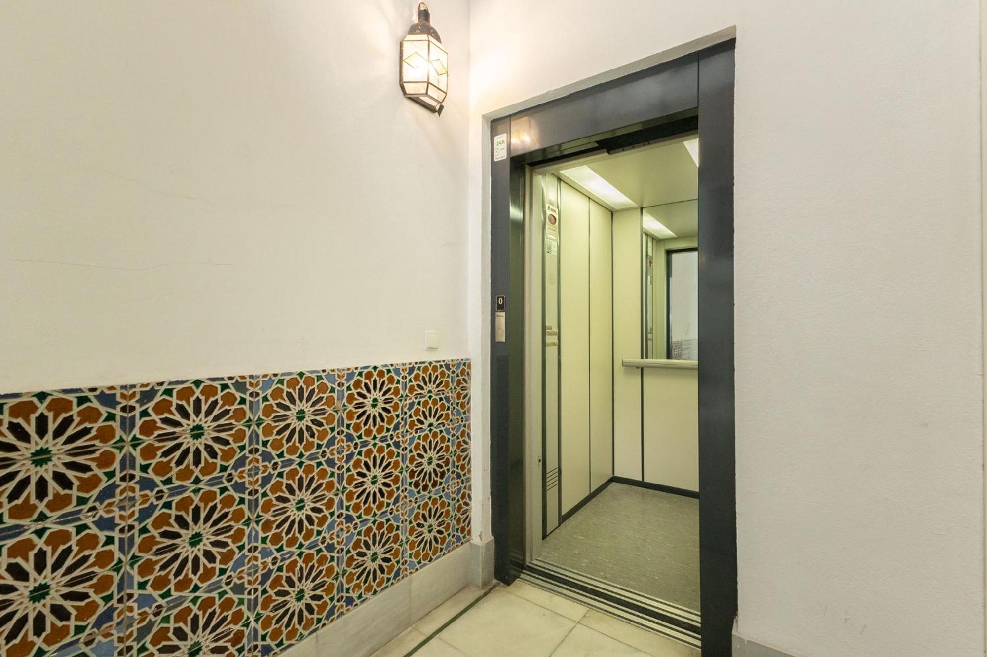 Charming 2 Bedroom Boutique Triplex Apartment With Private Terrace At Seville City Center By Ocityzen Exteriér fotografie